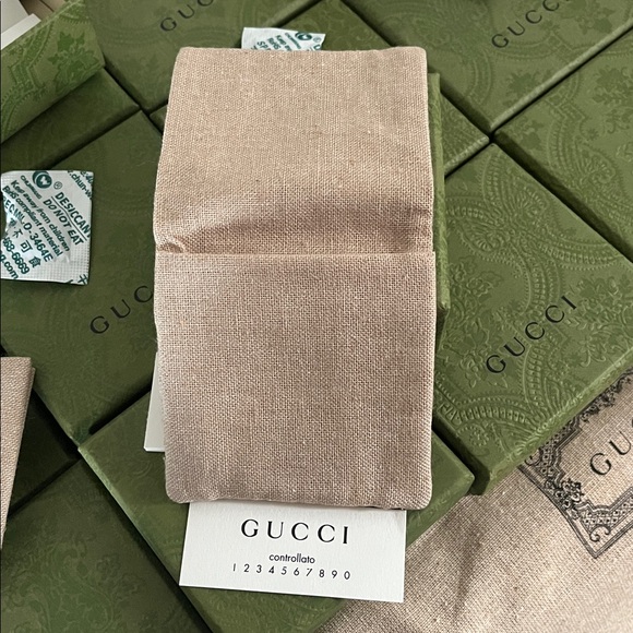 Authentic, Gucci Olive Green BOXES ONLY AND SMALL DUST BAGS - Picture 5 of 6